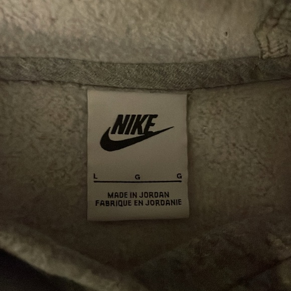Nike hoodie barely worn - Picture 2 of 2